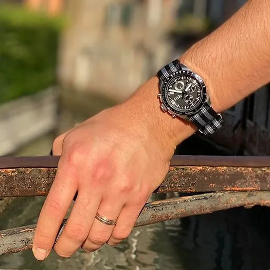 NATO G10 Bond 'Spectre' Military Nylon Watch Strap | BLACK / GREY | 16 18 20 22 mm