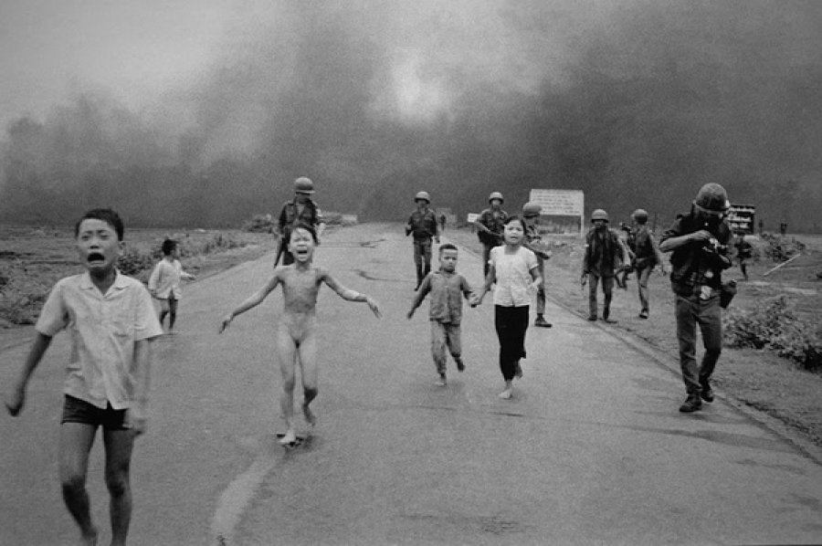 Along with 4 other scared and crying children and few army people, a 9-year old naked girl fleeing from a Vietnam village after a napalm bomb was accidentally dropped, she survived by tearing off her clothes