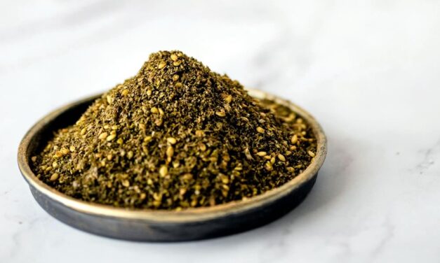 What is Zaatar (Zatar)? How to use it in recipe or food?